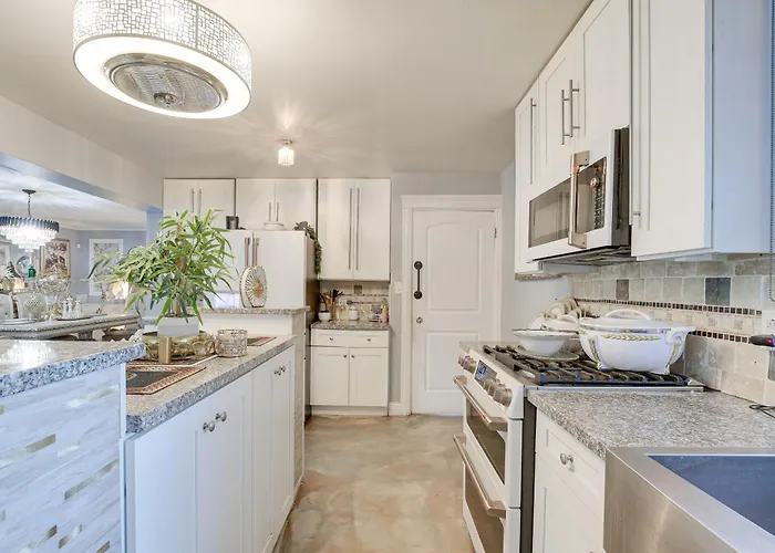 Near Parks & Eats! Elegant Southwest Hébergement de vacances *