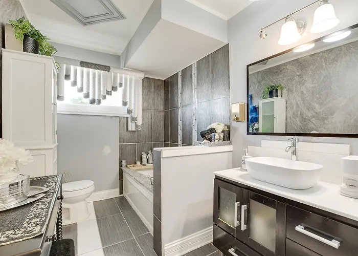 Near Parks & Eats! Elegant Southwest *