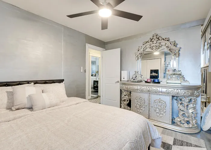 Near Parks & Eats! Elegant Southwest *