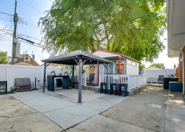 Near Parks & Eats! Elegant Southwest Hébergement de vacances